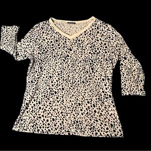 Women’s Blooming Jelly Animal Print 3/4 sleeve V-Neck Women's Top. Size Lg Exc!